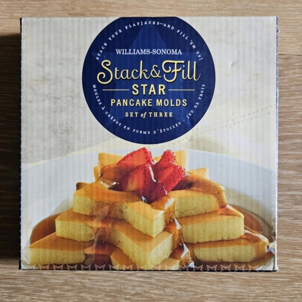 Williams-Sonoma Star Pancake Molds Box with Yellow and Navy Artwork